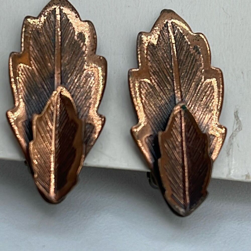 Bell copper clip style double leaf earrings.